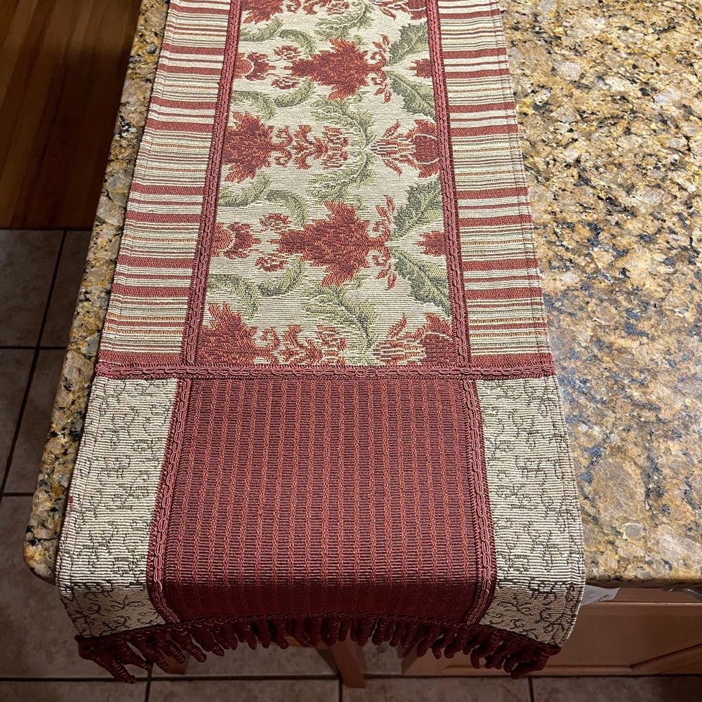 Table cloth runner - Picture 2 of 8